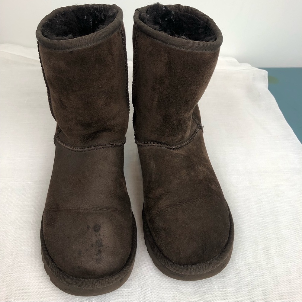 UGG Classic Short Chocolate Brown Suede Boots Women’s Size 6